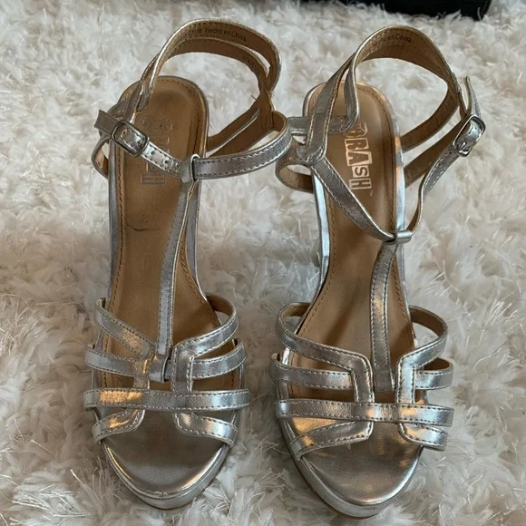 Silver heels - Picture 5 of 5